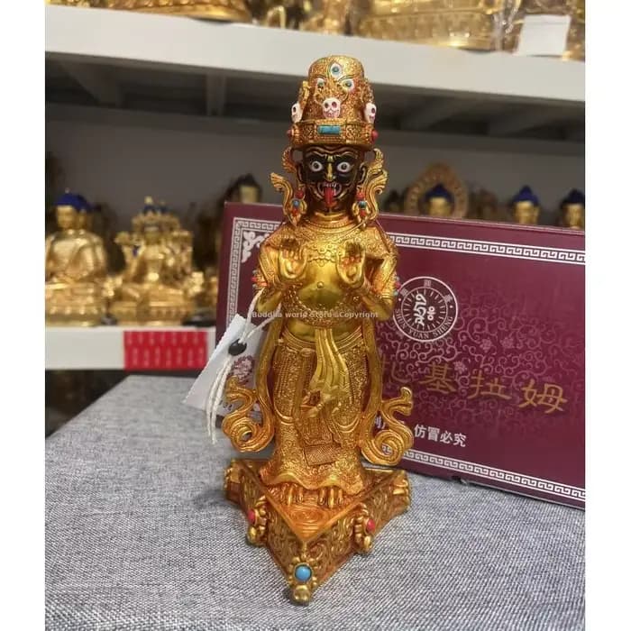 Temple du bouddhisme tibétain, déesse Zagirim Palden Lhamo, figure du bouddha panoramique, dieu de l