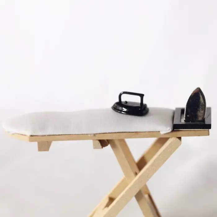 Table de table à repasser en bois l'inventaire