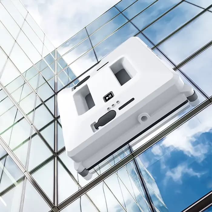 Robot nettoyeur de vitres avec pulvérisateur