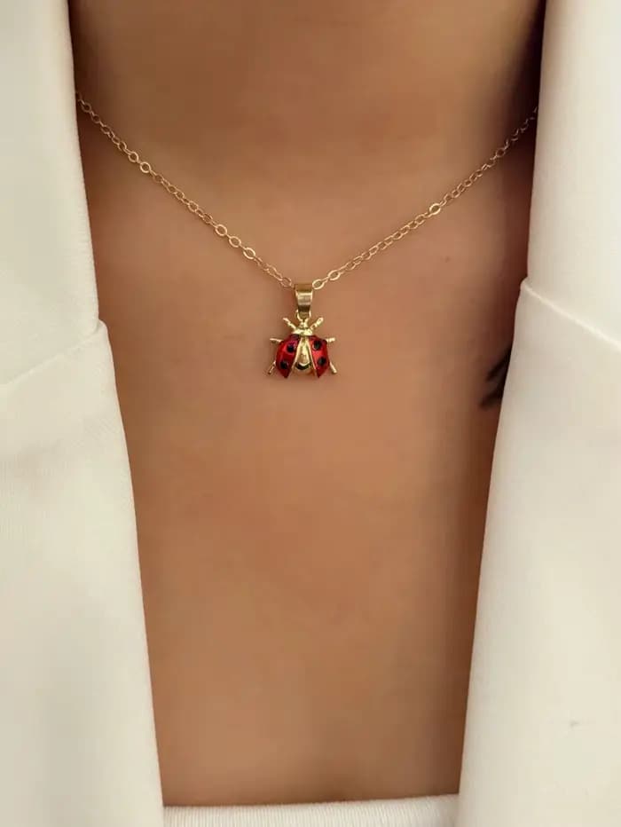 Collier pendentif coccinelle Vintage élégant, breloque en cuivre pour femmes, accessoire de bijoux polyvalent pour un usage quotidien et une fête