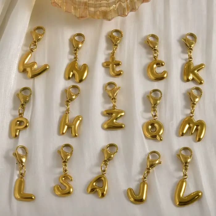 Charmes pendentifs en alphabet anglais à 26 lettres, plaqués or véritable, en acier inoxydable, fermoir à homard, charmes DIY, cadeaux d'amour