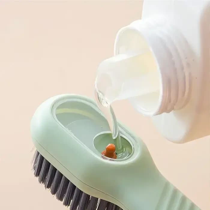 Brosse de nettoyage avec distributeur de savon