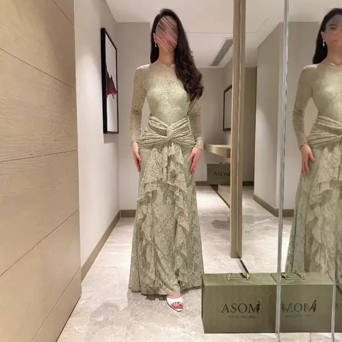 Robe longue en dentelle transparente vert sauge pour femme, à manches longues, avec torsion sur le devant et volants, coupe sirène, idéale pour les invitées de mariage et les soirées.
