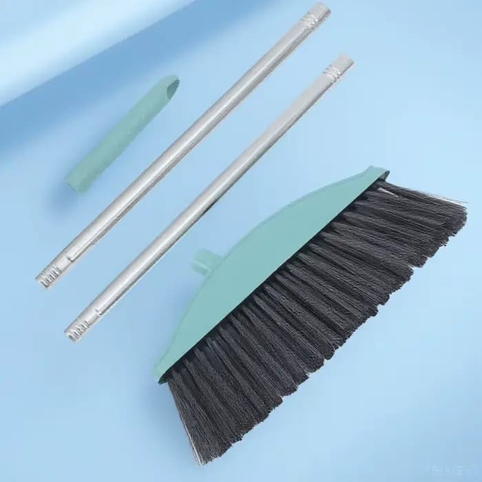 Balai professionnel robuste pour l'extérieur avec poils doux et manche long pour le nettoyage des patios, allées, bétons et jardins