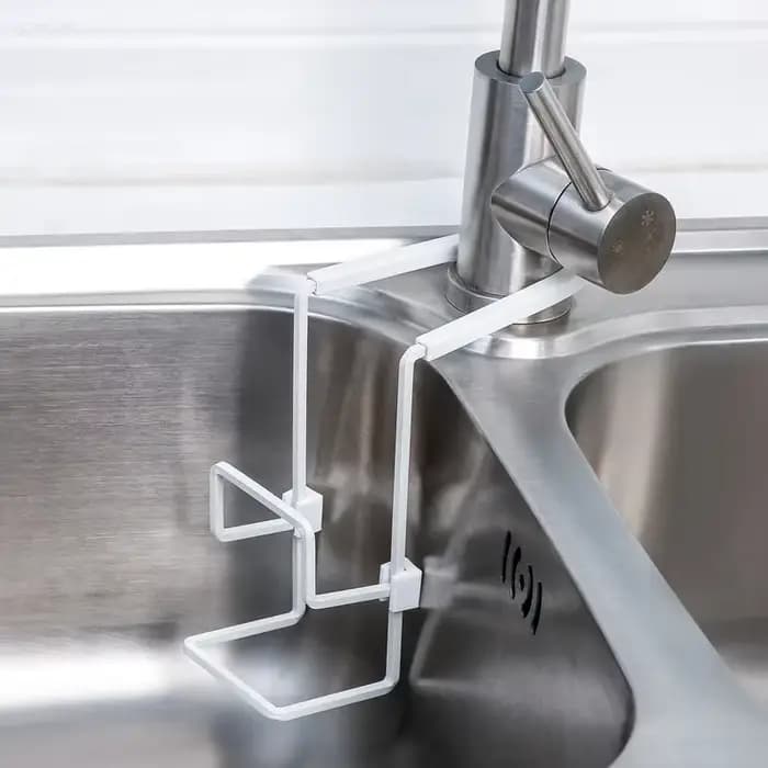 Le support à éponge pour évier est utilisé pour accrocher des supports de robinet de cuisine