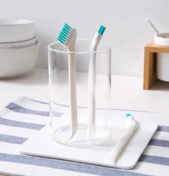 Brosse de nettoyage étroite à long manche