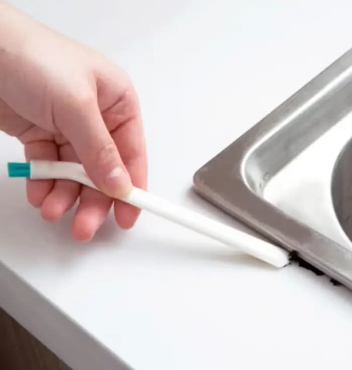Brosse de nettoyage étroite à long manche