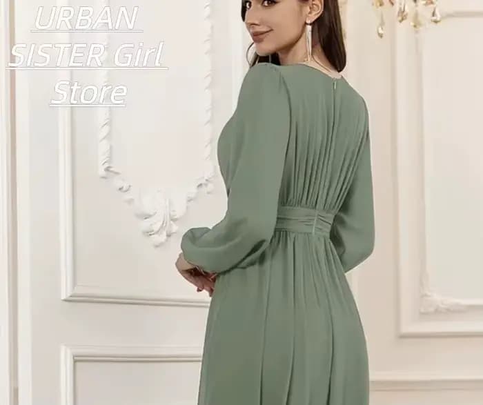 Robe longue en mousseline de soie vert sauge à col rond, avec devant plissé, manches lanternes et design fluide, idéale pour les femmes musulmanes, les célébrations de l'Aïd et les invitées de mariage