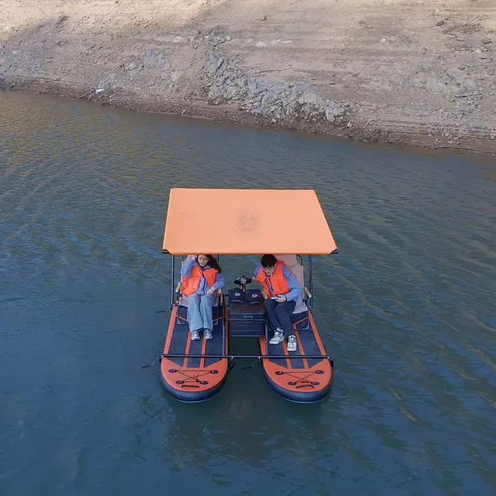 Bateau Catamaran Gonflable Léger et Robuste pour les Loisirs, la Pêche et l'Aventure, Parfait pour les Amateurs de Plein Air Aquatique