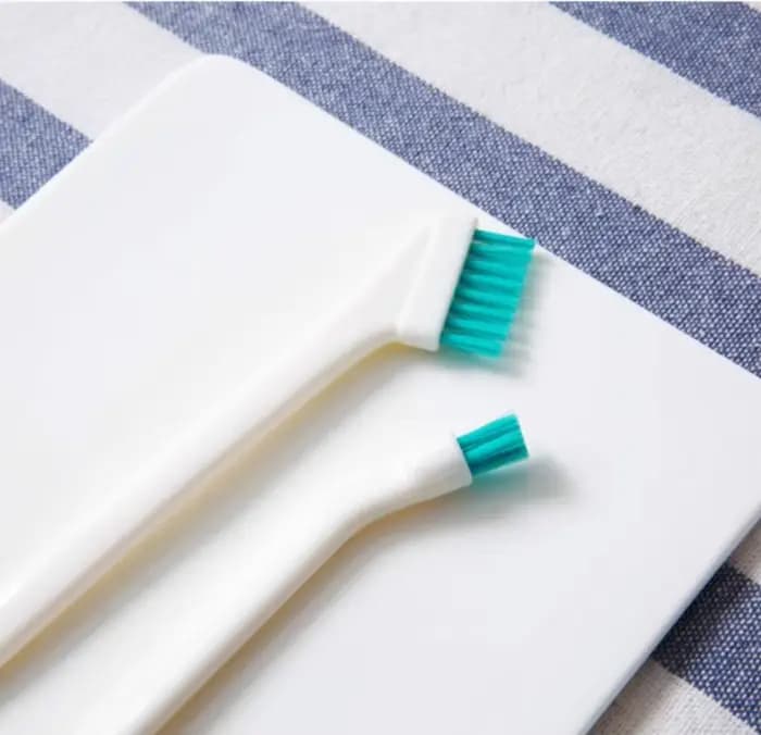 Brosse de nettoyage étroite à long manche
