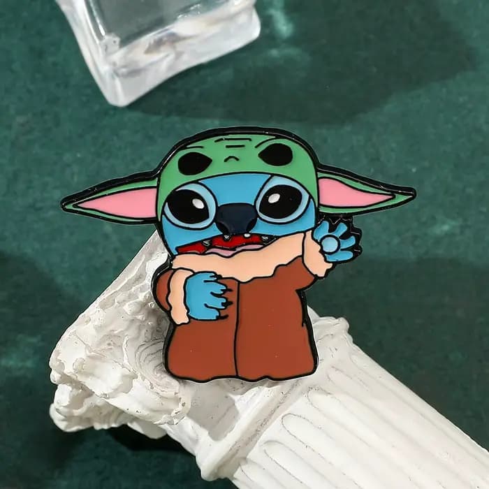 Broche de dessin animé Star Wars Baby Yoda, badge créatif mignon, accessoire, épingles en émail, figurine d'anime, décoration, bijoux pour enfants, cadeaux