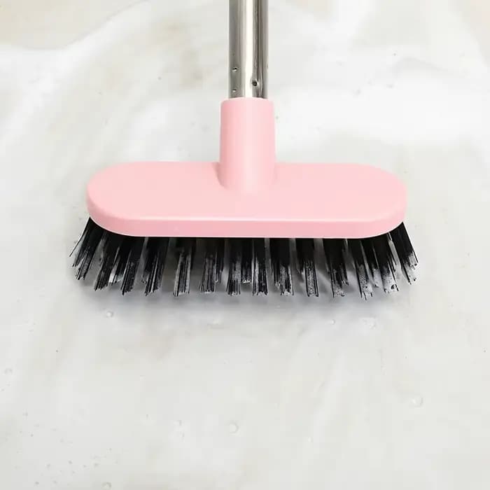 La brosse de toilette à long manche est idéale pour nettoyer la salle de bain. Sa poils robustes éliminent efficacement les taches tenaces