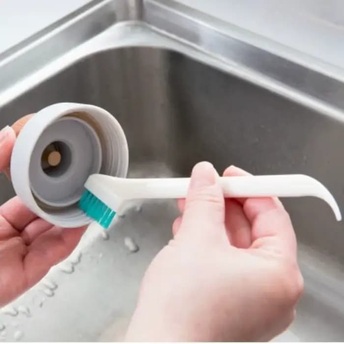 Brosse de nettoyage étroite à long manche