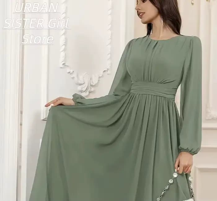 Robe longue en mousseline de soie vert sauge à col rond, avec devant plissé, manches lanternes et design fluide, idéale pour les femmes musulmanes, les célébrations de l'Aïd et les invitées de mariage