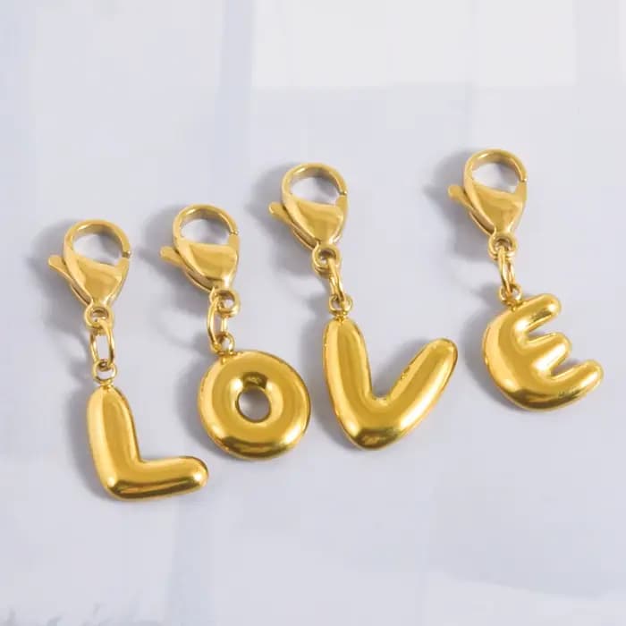 Charmes pendentifs en alphabet anglais à 26 lettres, plaqués or véritable, en acier inoxydable, fermoir à homard, charmes DIY, cadeaux d'amour