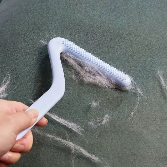 Brosse électrostatique pour balayeuse de sol et tapis