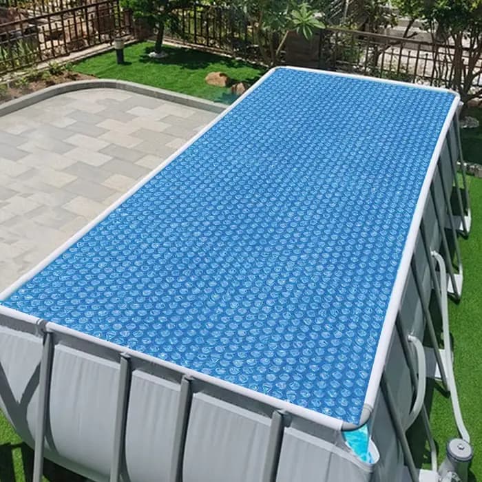 Couverture de protection pour piscine