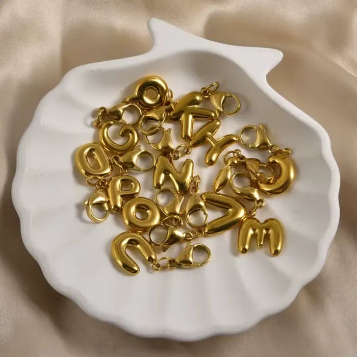 Charmes pendentifs en alphabet anglais à 26 lettres, plaqués or véritable, en acier inoxydable, fermoir à homard, charmes DIY, cadeaux d'amour