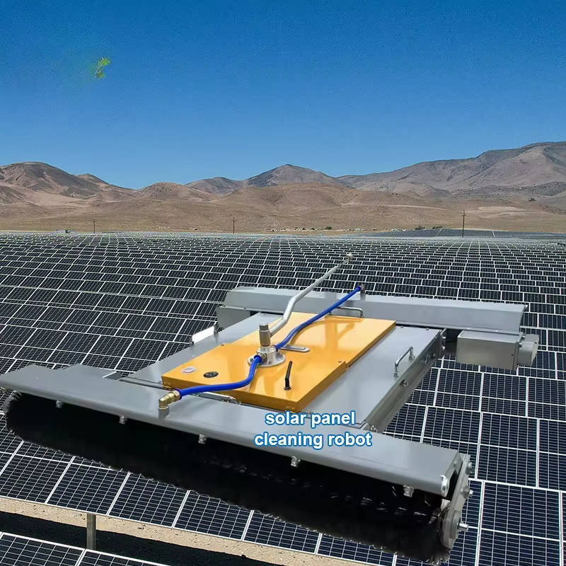 Robot de nettoyage automatique des panneaux solaires
