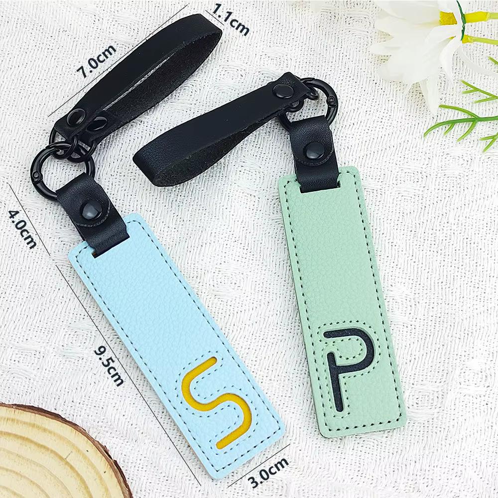 Mode 26 lettres porte-clés en cuir PU Alphabet lettre porte-clés voiture clé accessoires affaires porte-clés femmes sac pendentif décor
