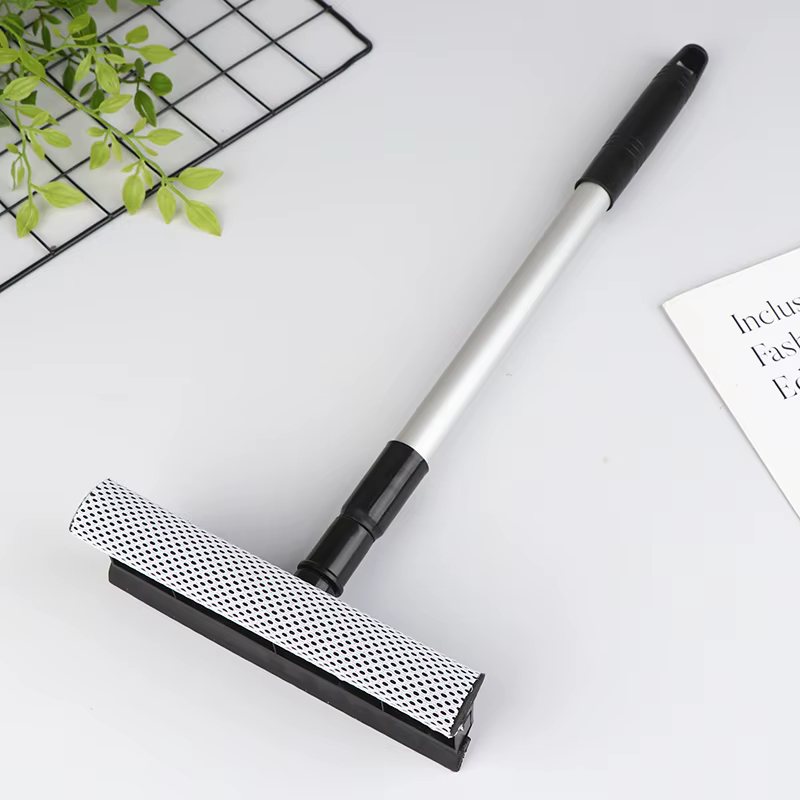 Raclette de nettoyage de vitres de voiture