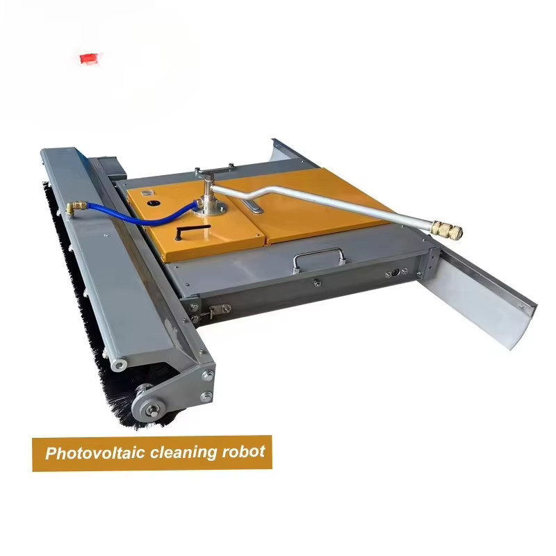 Robot de nettoyage automatique des panneaux solaires