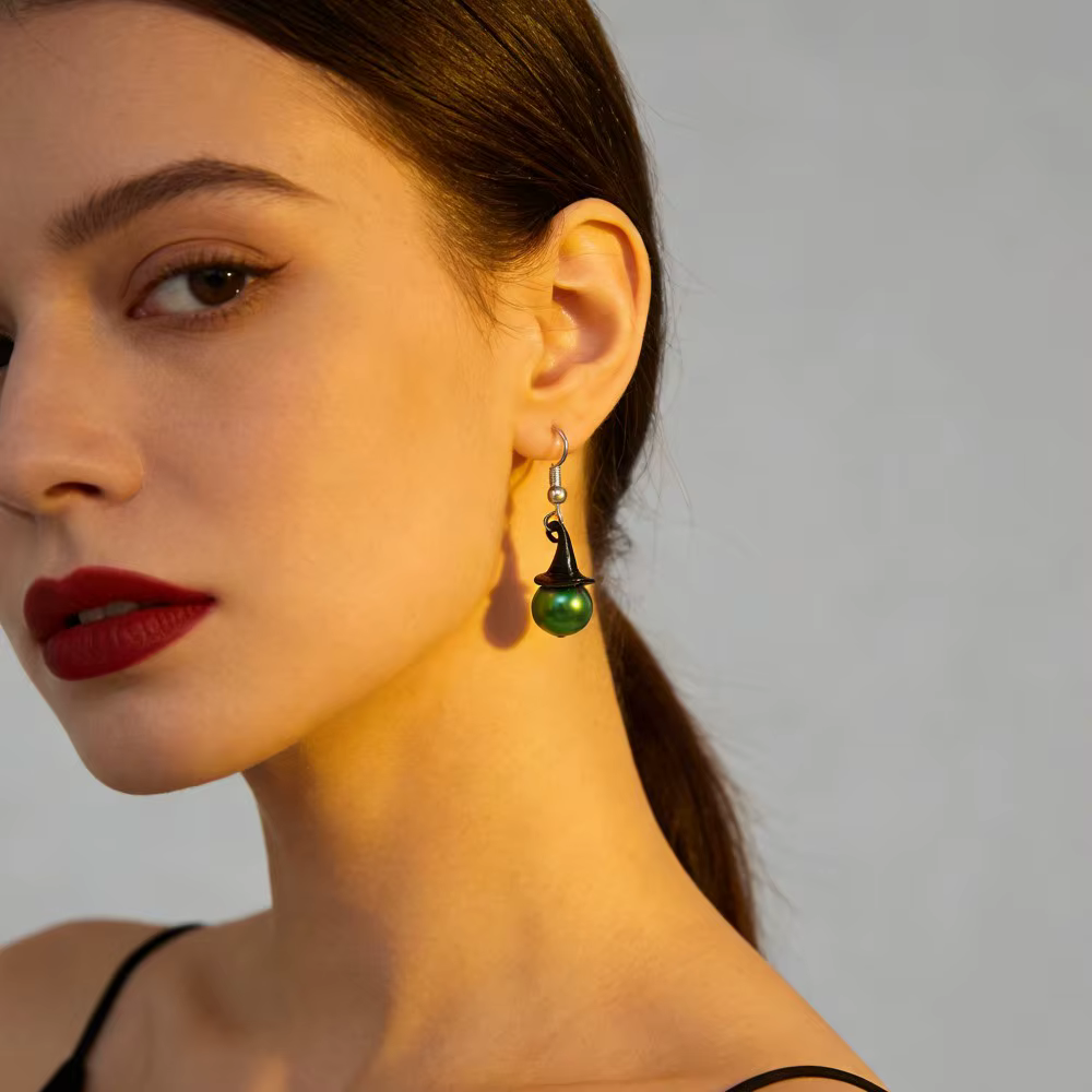 Ensemble de bijoux inspiré de Wicked : Chapeau de sorcière, couronne, collier de perles, boucles d'oreilles, accessoires de costume musical pour cosplay, cadeau d'Halloween