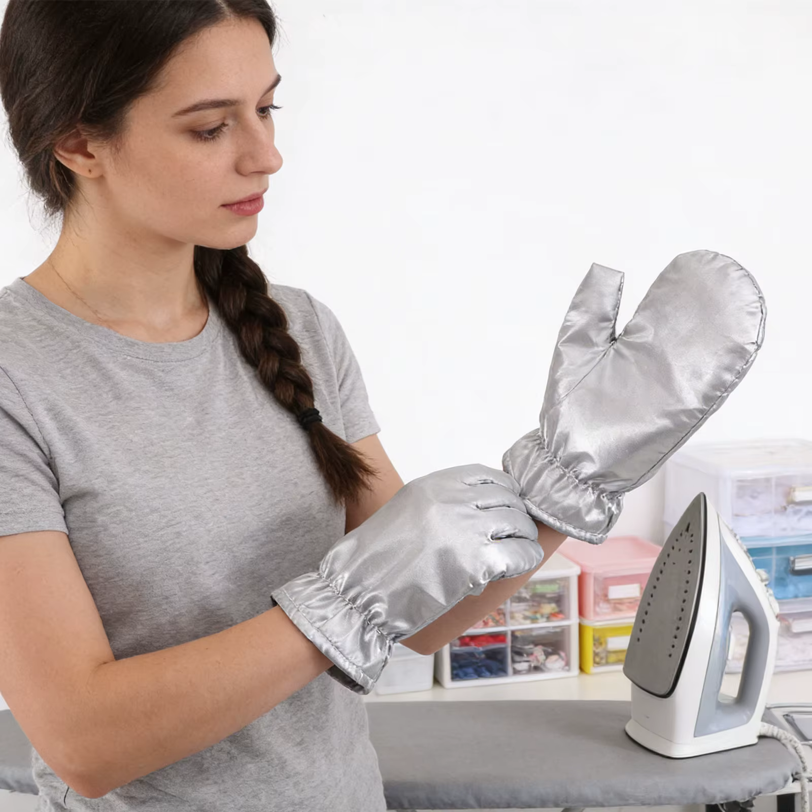 Ensemble de 1 gants de repassage anti-vapeur avec mini planche à repasser pour vêtements, gants de protection résistants à la chaleur et imperméables